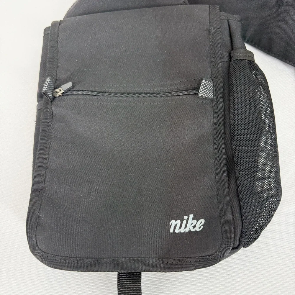 Vintage Nike Black Crossbody Sling Bag